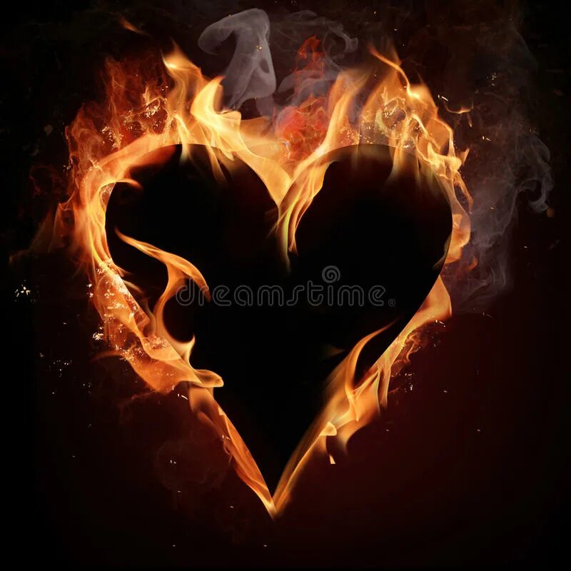 У меня у меня сердце сгорает. Огненное сердце на черном фоне. Символ страсти. Черное сердце в огне. Пика в огне.