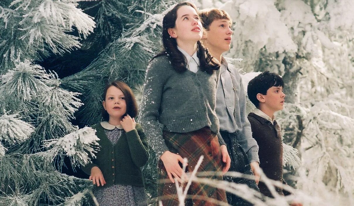 Хроники нарнии волшебный шкаф. Хроники наркии дев кольдун. Хроники нарнии лев колдунья и платяной шкаф. Нарния лев колдунья и платяной шкаф. Хроники нарнии лев колдунья и волшебный шкаф.