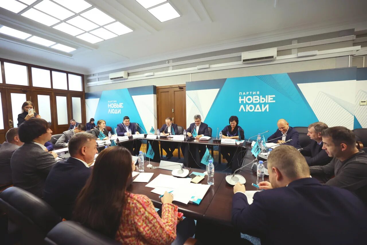 Новые люди партия госдума. Новые люди. Партия новые люди. Политическая партия новые люди. Фракция новые люди в госдуме.