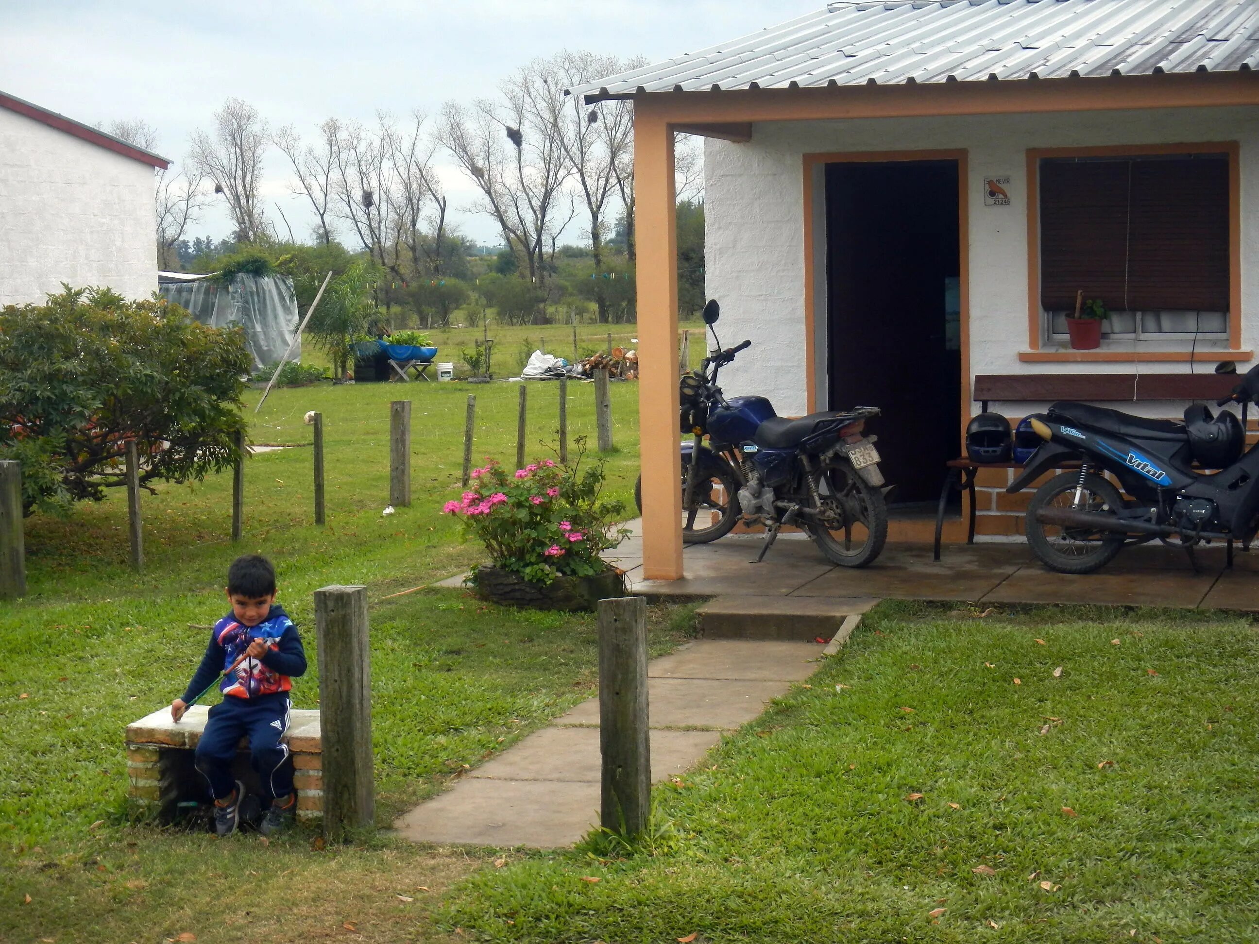 Уругвай люди на улицах. Город сальто уругвай. Пунта дель эсте в аргентине. Сельская жизнь уругвая. Монтевидео уругвай.