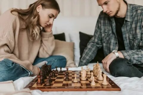 Что делать если парень играет