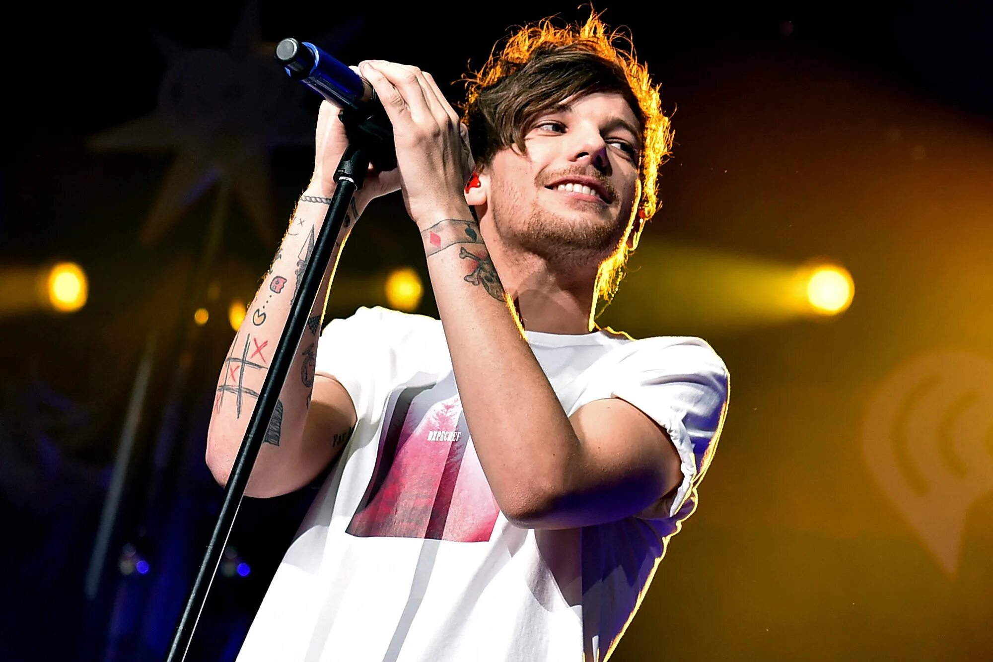 Луи ноте. Луи томлинсон. луи томлинсон 2015. one direction луи томлинсон. луи томлинсон фото.