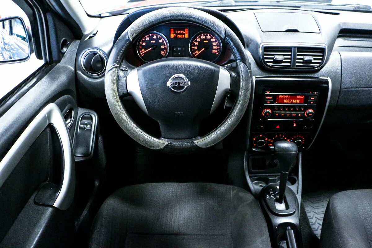 Nissan note 2din. Nissan terrano iii (d10) салон. Nissan terrano 2017 салон. Дисплей ниссан террано. Renault duster панель 2012.