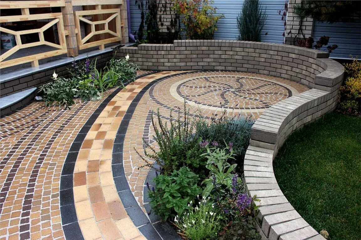 Укладка тротуарной плитки. Двор плиткой своими руками. Садовые дорожки. Кладка тротуарной плитки. Двор плиткой своими руками.