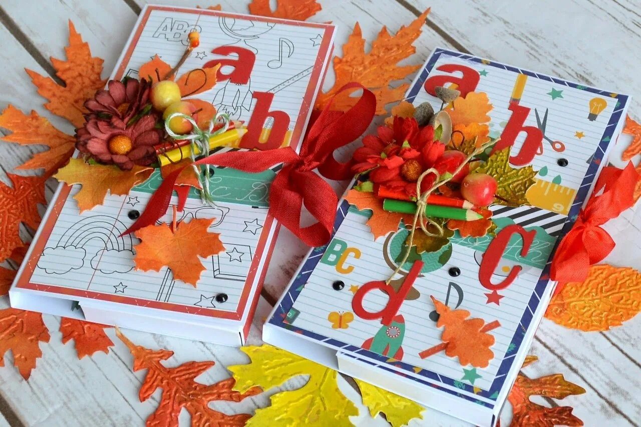 Поделки ко дню школы. Поделки ко дню учителя своими руками. Поделки ко дню школы. Идеи поделок на день учителя. Поделки на тему школа.