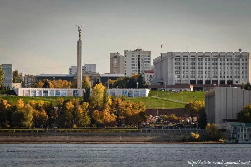 Площадь волго. Монумент славы самара. площадь славы самара. самара площадь славы вид с волги. монумент славы вид на волгу самара.