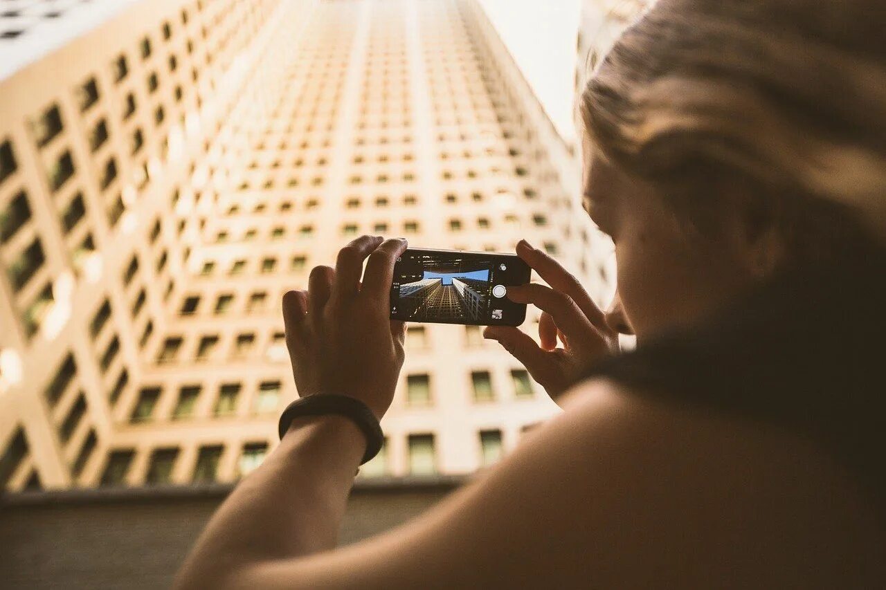 It can take photographs