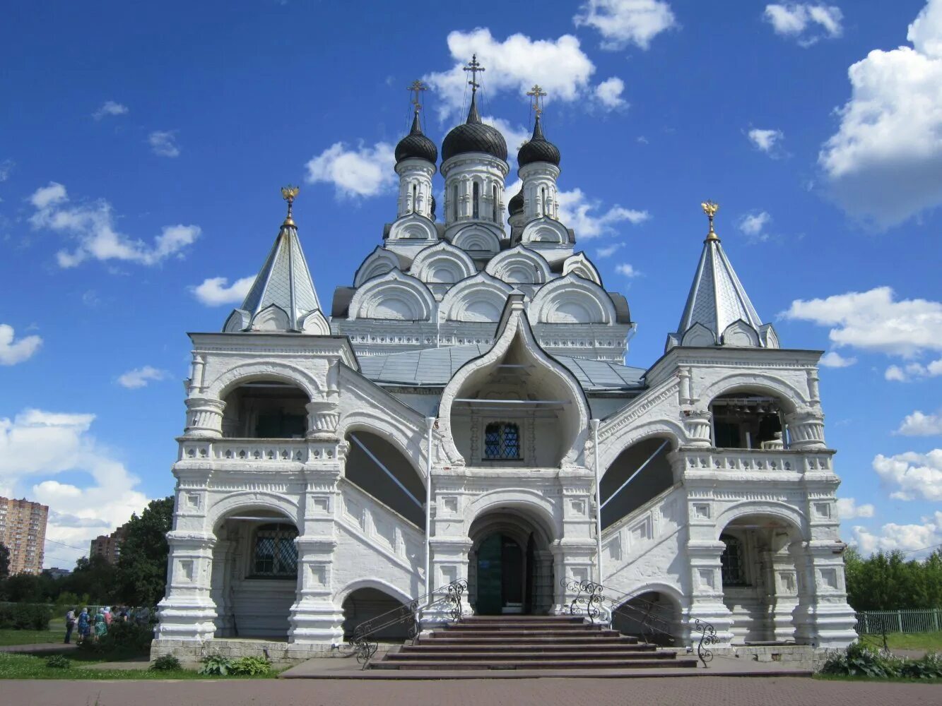 Любой архитектурный памятник. Храм Благовещения Пресвятой Богородицы в Тайнинском. Церковь в Тайнинском в Мытищах. Храм Благовещения Пресвятой Богородицы Мытищи. Церковь Благовещения в Тайнинском Мытищи.