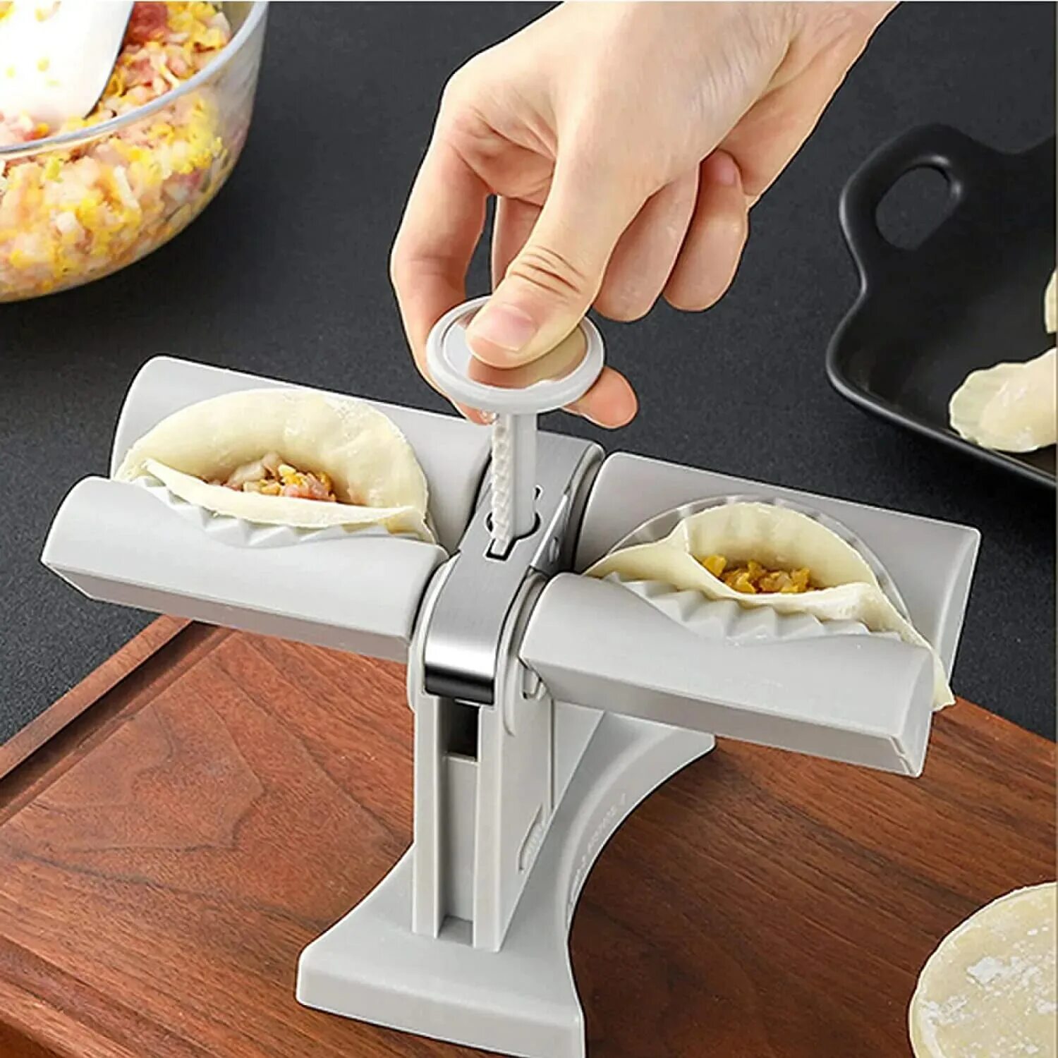 Домашняя машинка для пельменей купить. Форма для вареников Automatic Dumpling maker. Машинка для лепки пельменей Automatic Dumpling maker. Dumpling Mould приспособление для лепки пельменей механическая. Аппарат для формовки пельменей HKN-dm50.