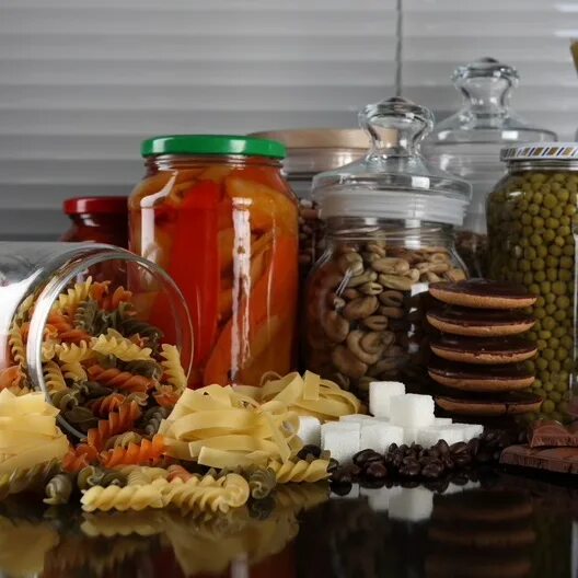 Консервирование пищевых продуктов. Продукты ассортимент. Корзина продуктов. Продукты питания бакалея. Коробки с продуктами.