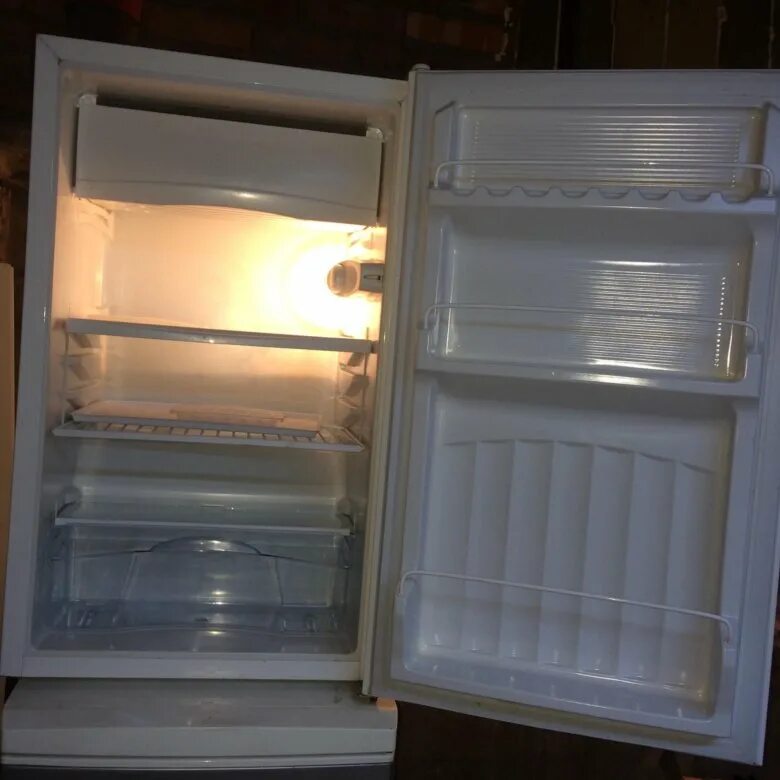 Авито холодильник маленький б. МИГИ холодильнтк нордфрост. Холодильник Норд Фрост маленький. Холодильник NORDFROST старый.