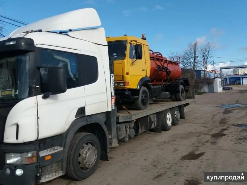Перевозка грузов спб магадан аренда спецтехники. Перевозка на трале sanay sr 225. Перевозка погрузчиков на трале. Перевозка экскаватора погрузчика тралом. Аренда трала ярославль.