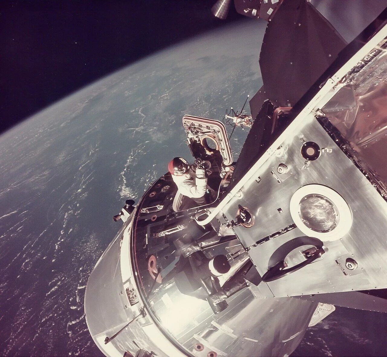 Первая космическая гонка. Аполлон 9. Джемини-4. Аполлон космический корабль. Дэвид Скотт НАСА.