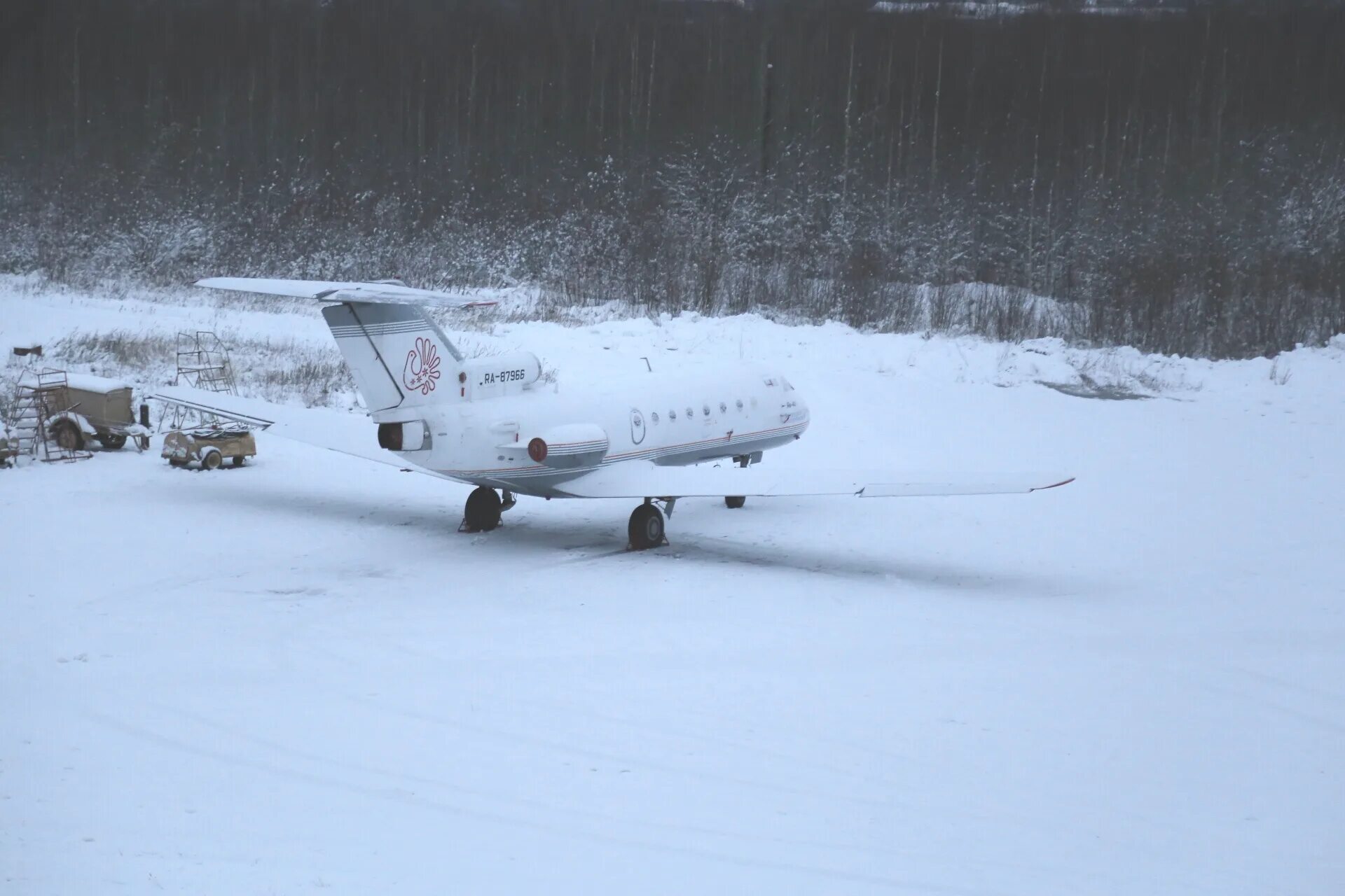 Великий устюг самолет. Великоустюгский аэропорт. великий устюг аэродром. аэропорт в великом устюге. аэропорт великий устюг bombardier.
