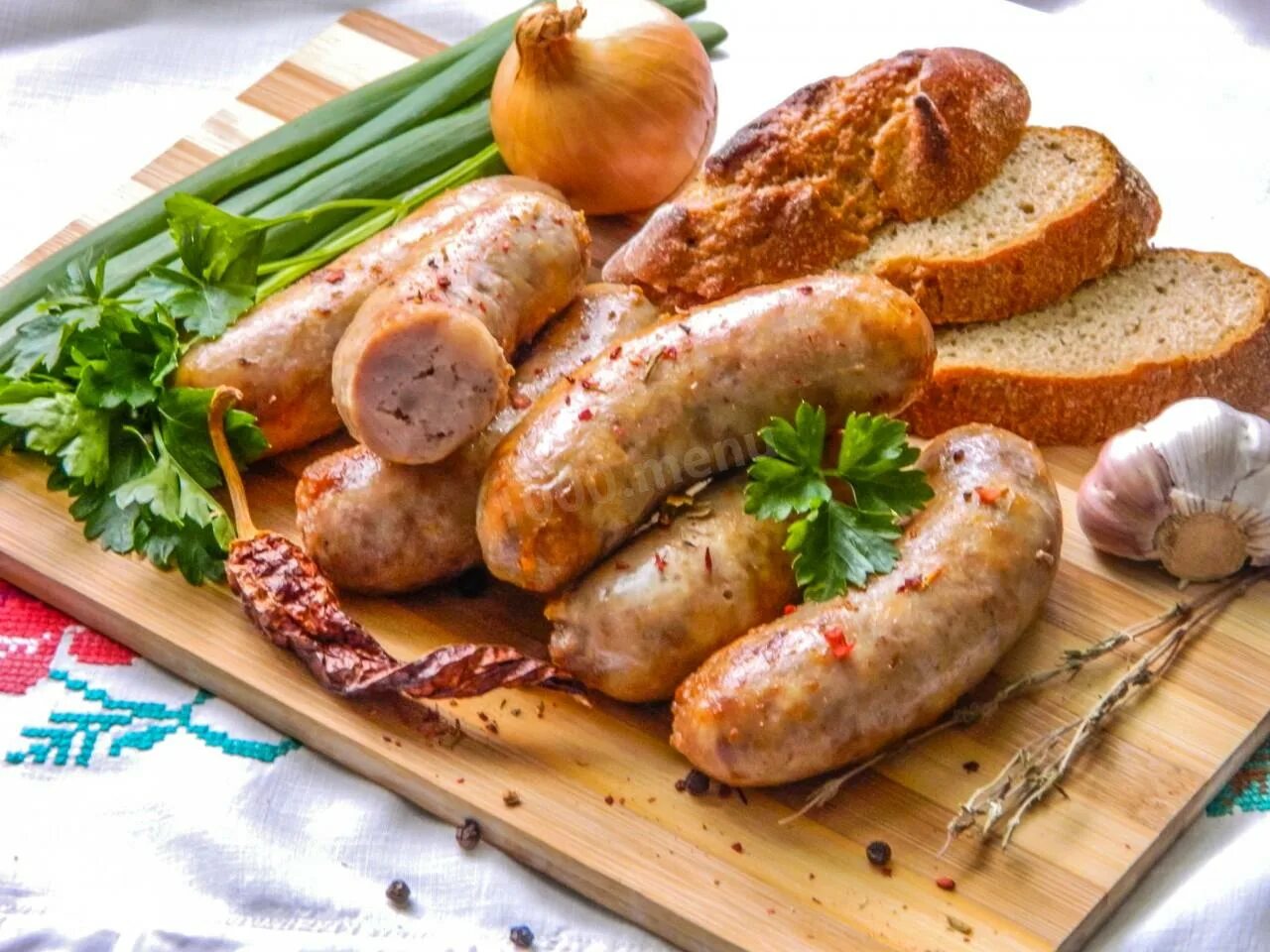 Сколько готовить купаты из свинины. Купаты атяшево гриль. купаты хицунов. купаты по имеретински.