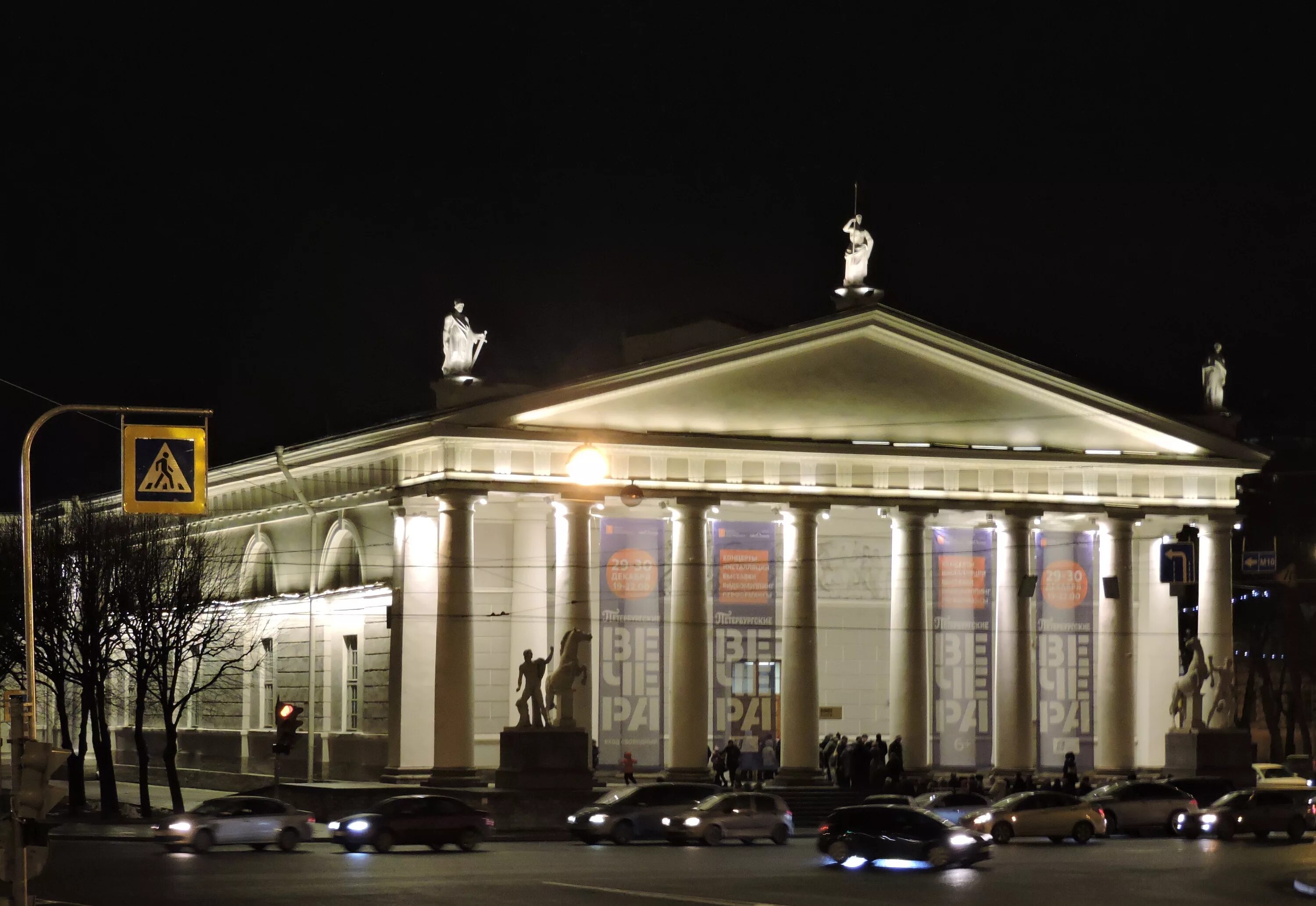 Манеж бове. Здание манежа в москве архитектор о.и бове 1817. московский манеж бове ампир. экзерциргауз(манеж) в москве. здание манежа.