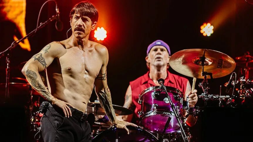 Red hot peppers википедия. Ред хот Чили пеперс. Солист группы ред хот Чили пеперс. RHCP 1988. RHCP 1998.