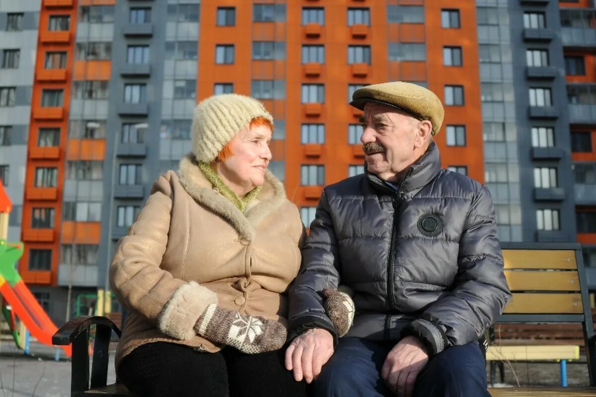 Городские доплаты пенсионерам. Старость в Москве. Город Москва в старости.