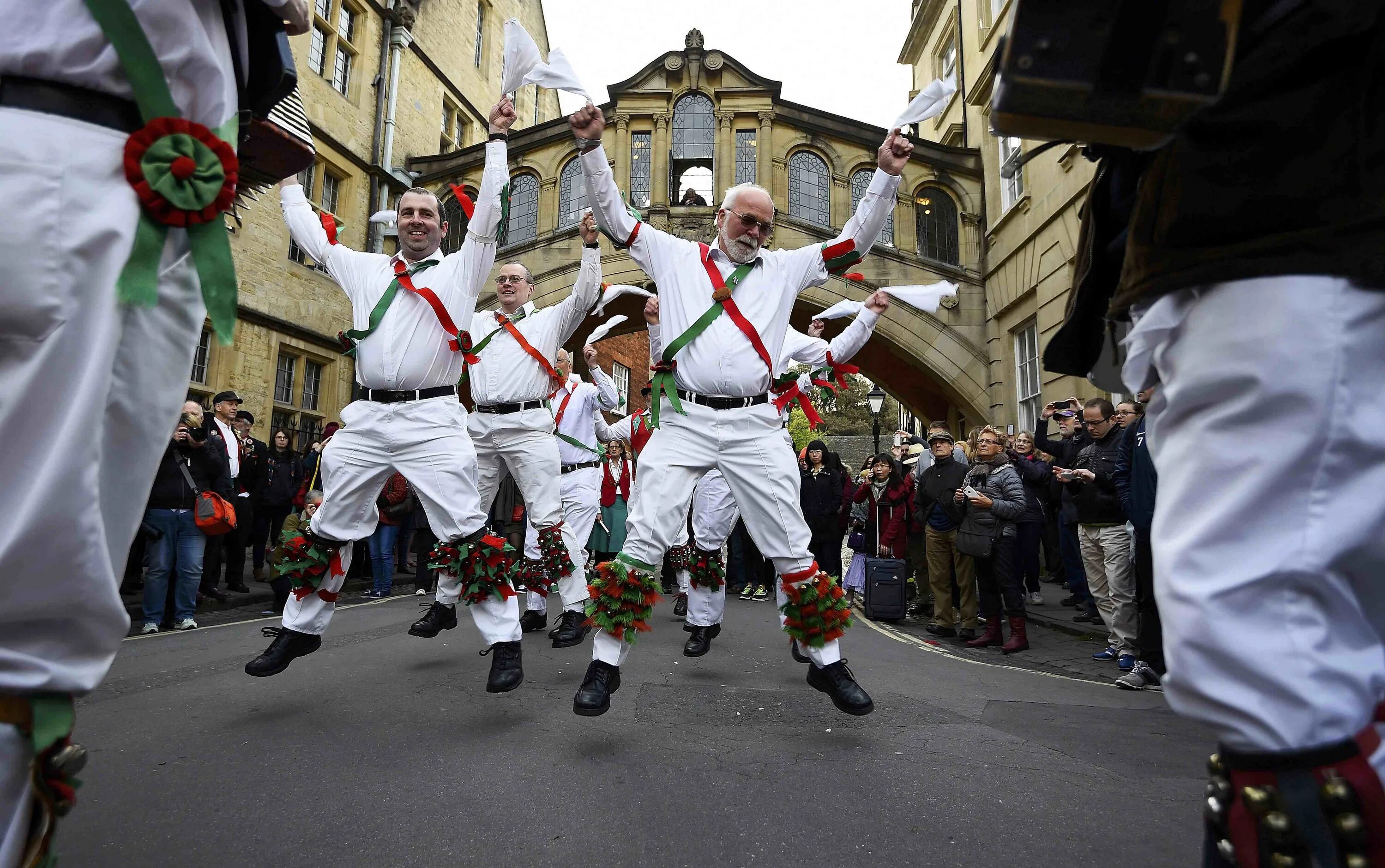 Мэй Дэй в Англии. Майский праздник в Великобритании May Day. Мэй Дэй праздник в Великобритании. Праздник Maypole в Великобритании. 1 мая дерево