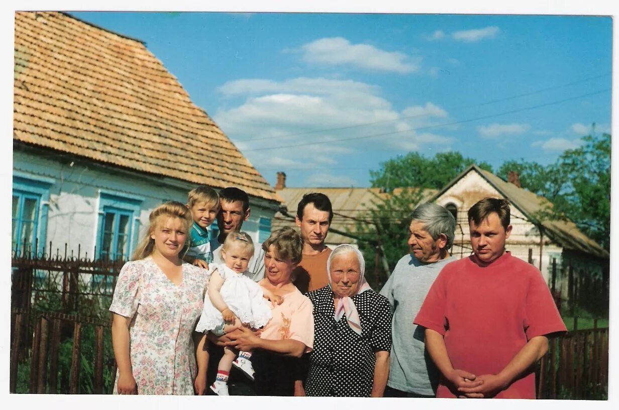 Гриша отдыхает у дедушки в деревне грушевка. Село Грушевка Украина. Грушевка Украина. Грушiвка. Граф Токмакский семья.