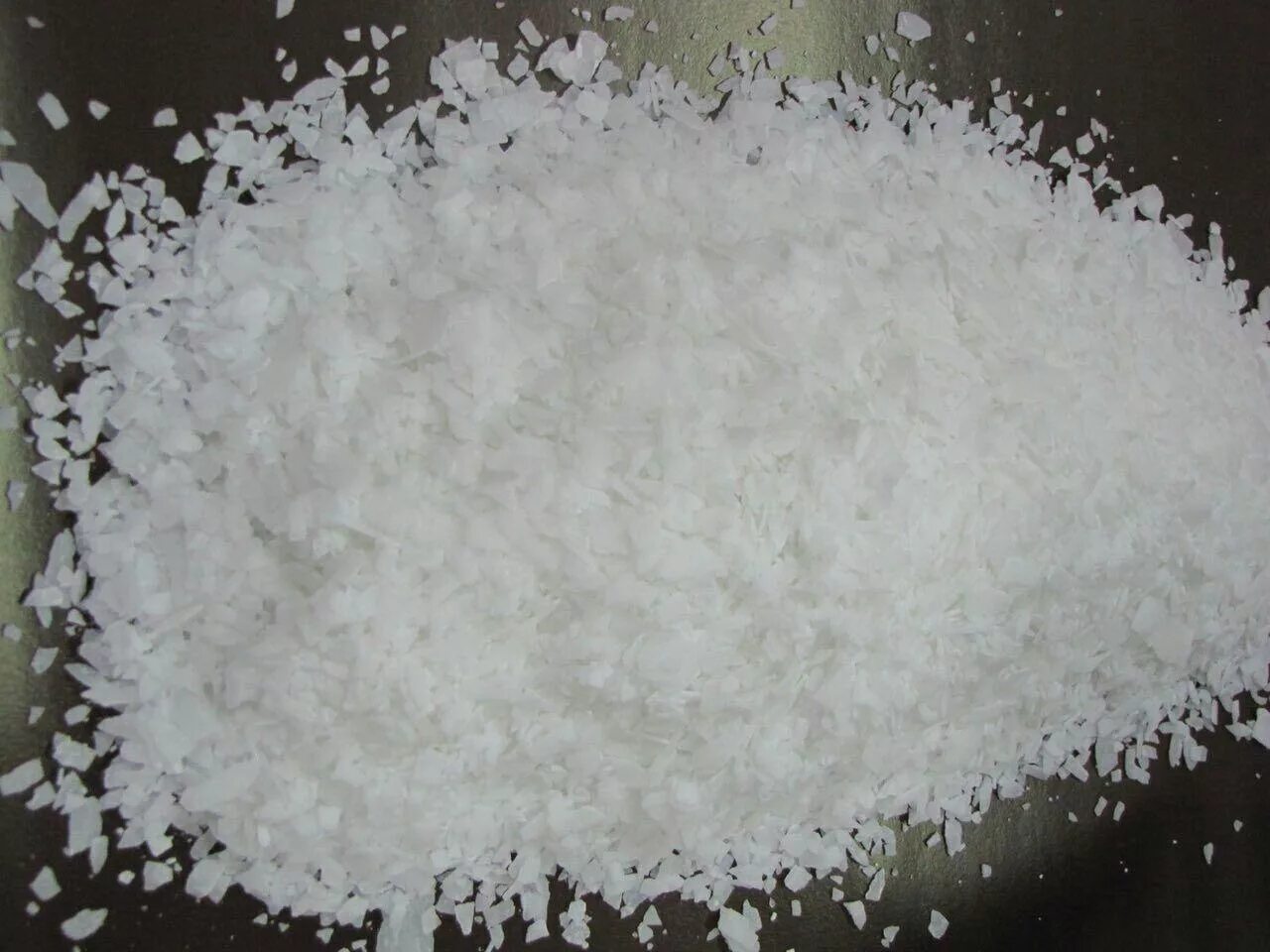 Kausticheskaya_Soda_порошок. Сода каустическая 98-99%. Caustic Soda, sodium hydroxide (NAOH). Гидроксид натрия NAOH.