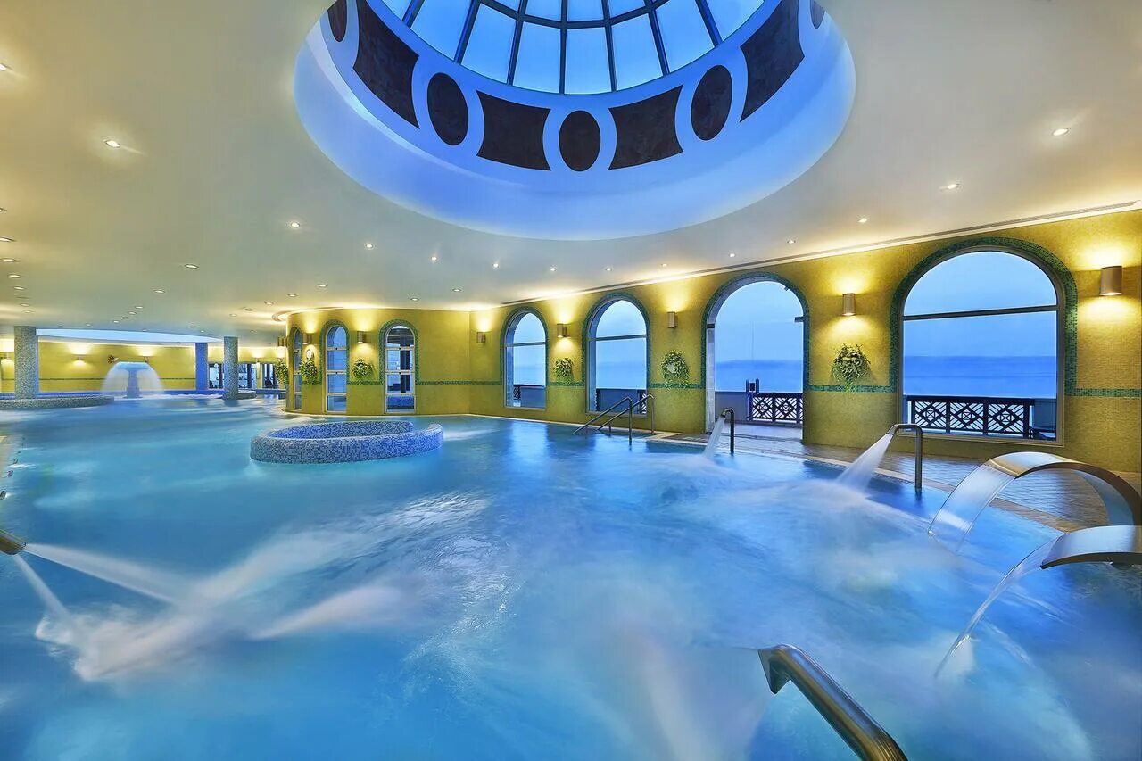 Crowne plaza resort) 5*. Море плаза. Вилла море лазаревское. Отели на мертвом море plaza. Latha plaza hotel.