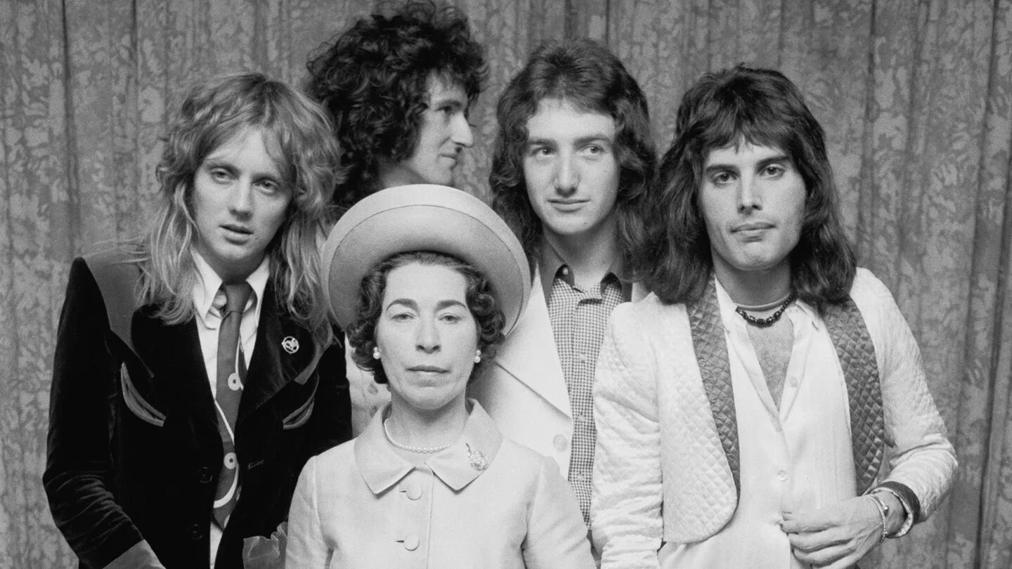 Queen слушать в качестве. Группа Queen. The Band Queen 1974. Группа Квин и Королева. Участники группы Квин.