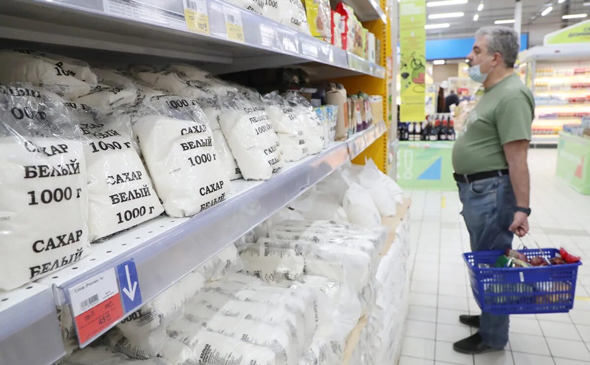 Сахар. Сахар в руке. Дефицит сахара в россии. Сахар мешок. Дефицит сахара.