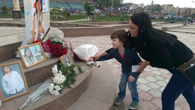 Батырхан шукенов биография причина смерти личная жизнь Тысячи алматинцев простились с Батырханом Шукеновым (ФОТО. ВИДЕО)