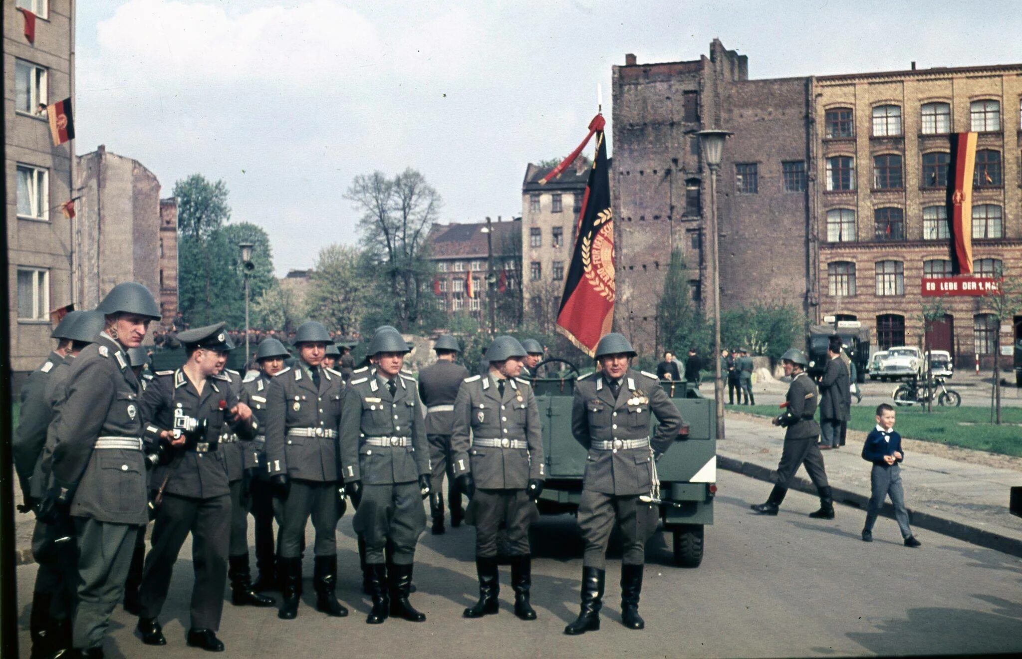 Гдр рутуб. Нна ГДР. Солдаты нна ГДР. Национальная народная армия ГДР. NVA ГДР.