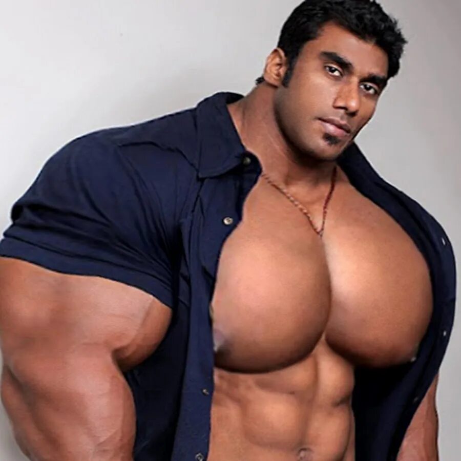 Мужчины с большими формами. Грудь мужская мускулистая. Мужчины с большими формами. Накаченные грудные. Телосложение пловца.