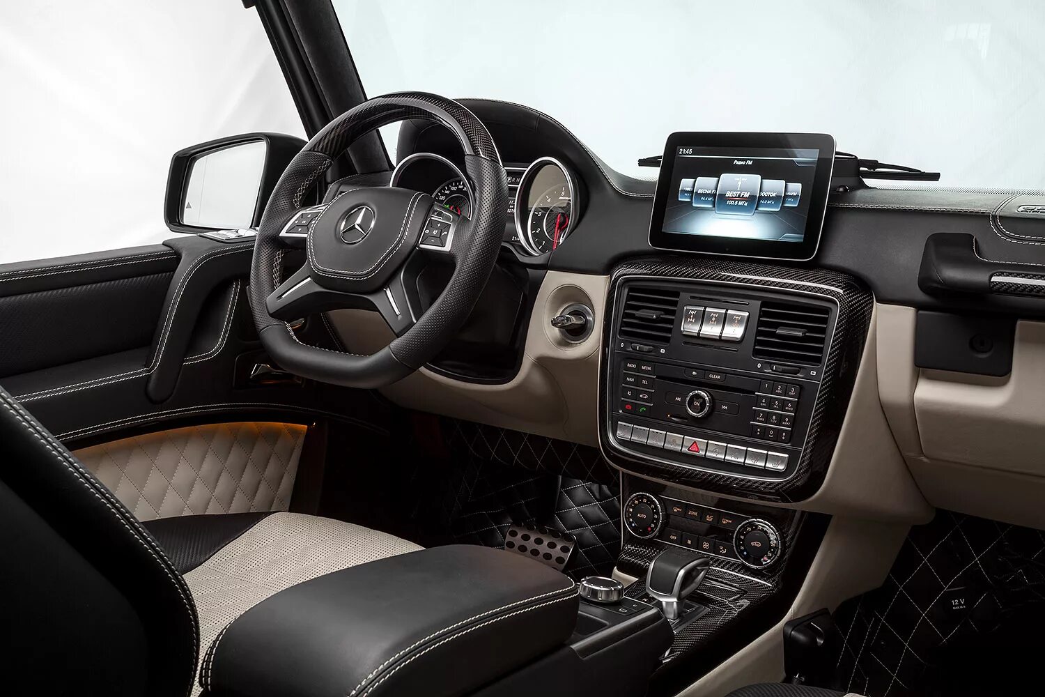 Mercedes g63 amg 2015. Гелик автосалон. Гелик автосалон. Мерседес гелендваген амг. Mercedes g63 amg 2018 interior.