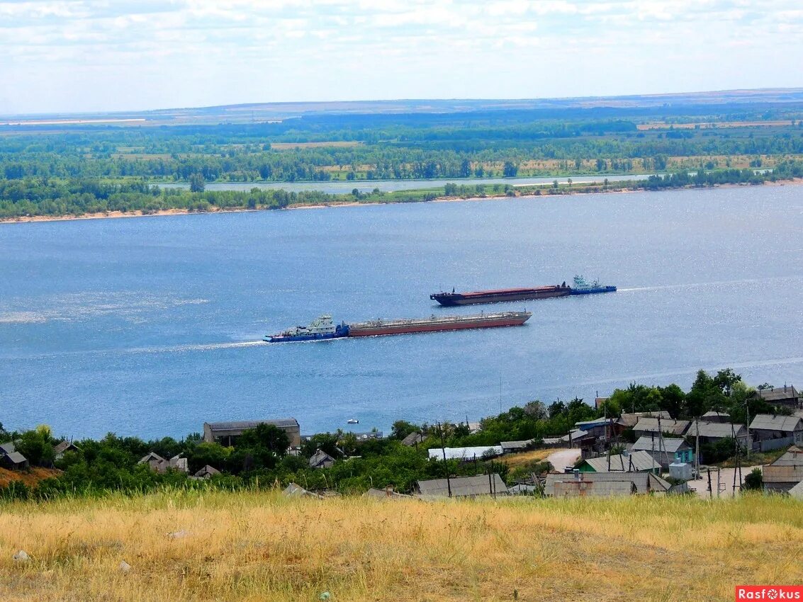 над волгой широкой. на волге широкой на стрелке. на волге широкой. вольск город волга. широкая волга.