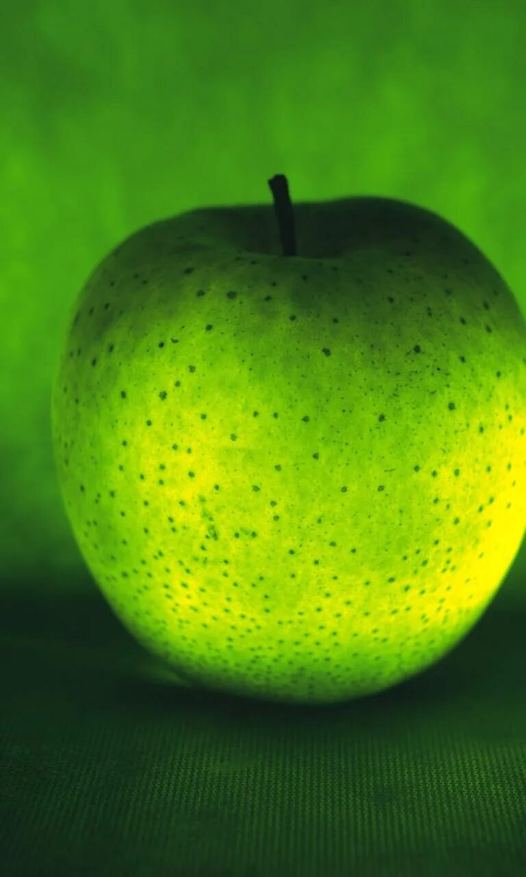 Зеленое яблоко телефон. Грин эппл green apple. Зеленое яблоко телефон. Зеленый фрукт. Яблоки фон.