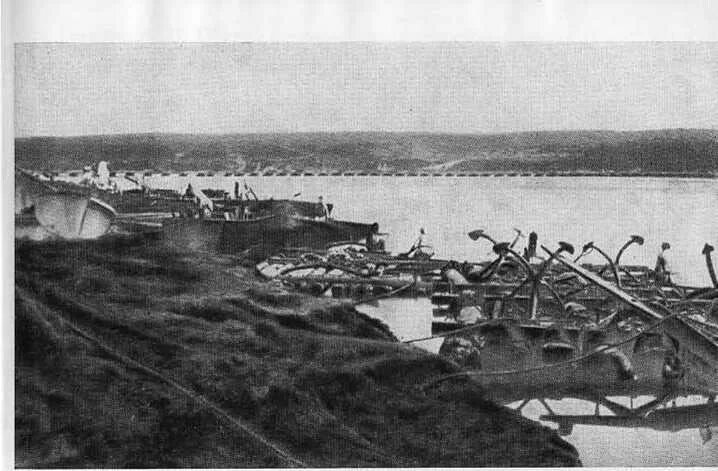 Форсирование реки дунай. Дебреценская операция 1944. Форсирование дуная. Русско-турецкая война. Форсирование дуная 1944.