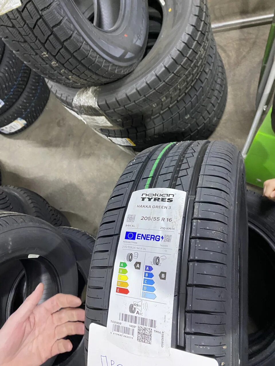 Шины nokian tyres hakka green. Резина Нокиан Хакка Грин 3. Хакка Грин 3 205/55 r16. Хакка Грин 2 205/55 r16. Nokian Tyres Hakka Green летняя.