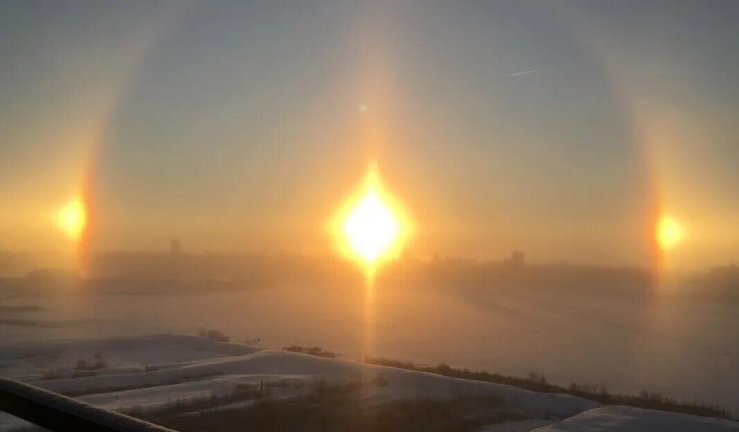 Д3 солнце. Три солнца на небе. Ложное солнце. Природное явление два солнца. Три солнца Нижний Новгород.