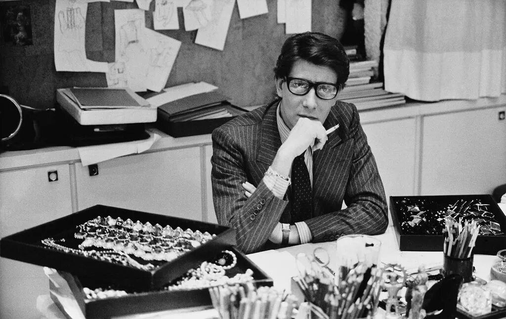 Сент лоран. Сен-лоран ив анри донат матье. Сен-лоран ив анри. Ив сен-лоран. Ив сен лоран дизайнер.