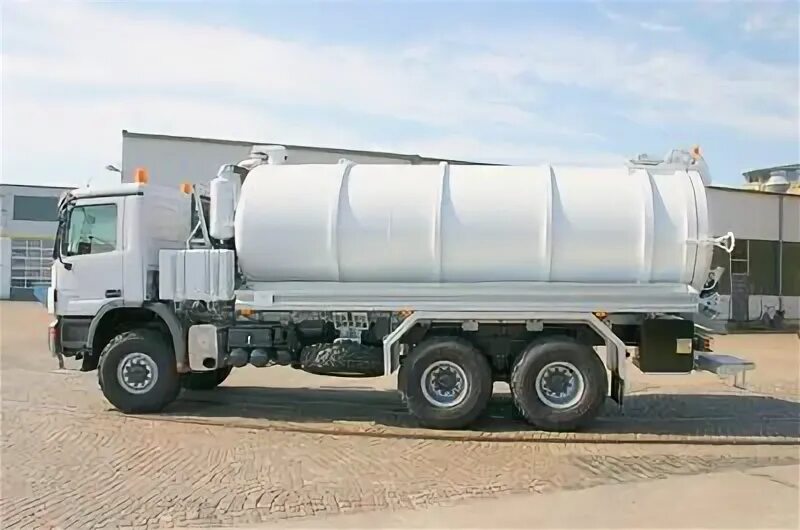Расходный бак ми-8. Ассенизатор mercedes. Откачивание выгребных ям. Ассенизатор 4 куба. Ассенизатор хендай hd78.