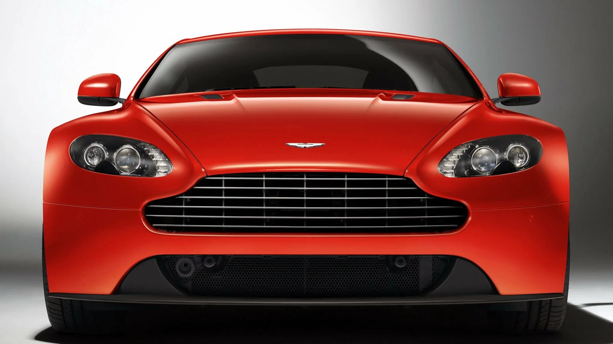 Машину можно закачать. Aston Martin DBS v12 красный. Aston Martin v12 спереди. Aston Martin Vantage Red.