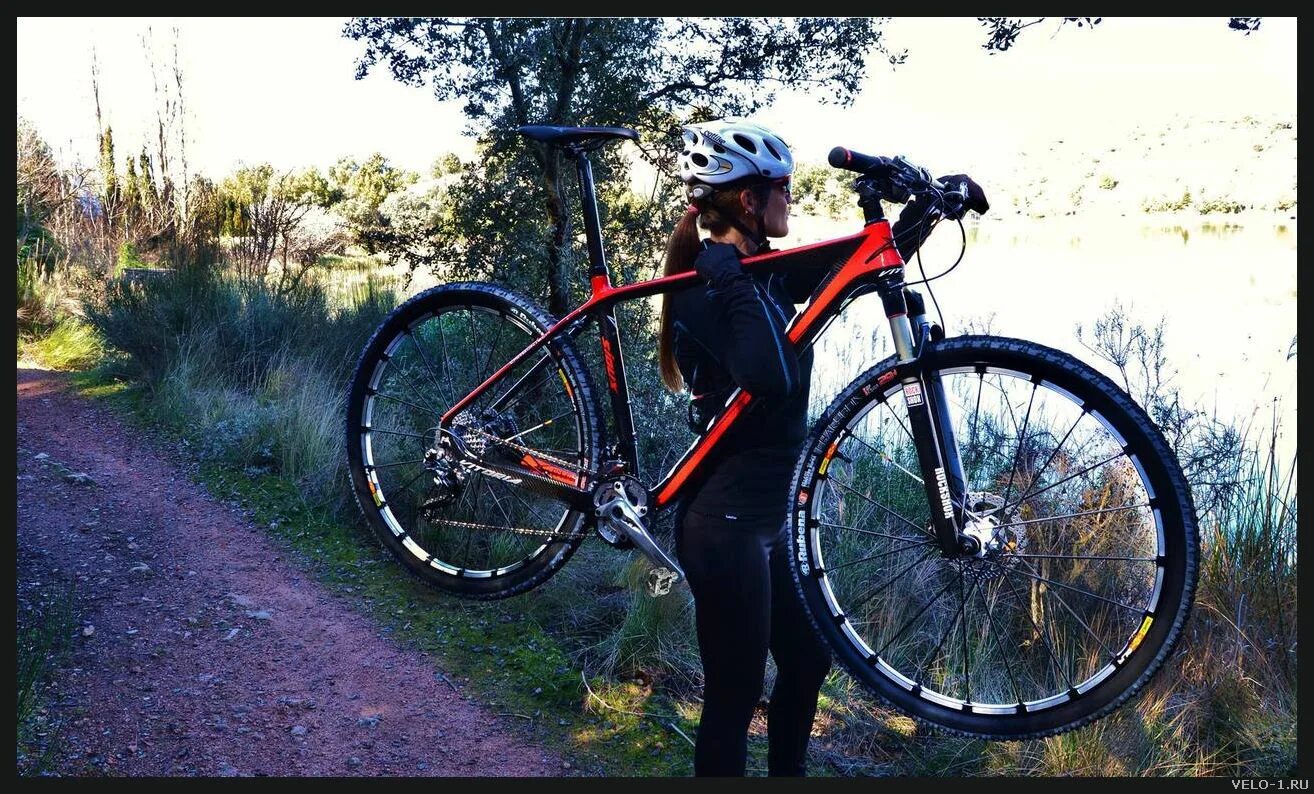 Велосипед rush xs925. Велонн. Велосипедист. Specialized stumpjumper 2013. Магазин велосипедов.