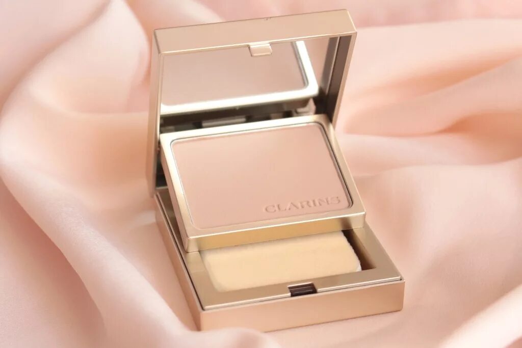 Кларанс пудра гуччи. Компактная пудра кларанс эвер мат. Clarins пудра ever matte 01. Пудра кларанс 02 свотчи. Clarins skin illusion пудра рассыпчатая.