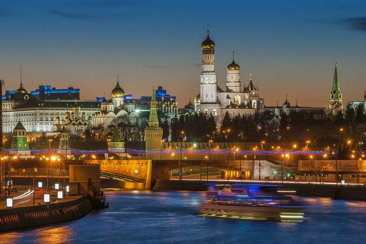 Экскурсии по москве. Храм христа спасителя. Россия москва кремль. Туры через москву. Москва река экскурсия.