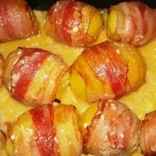 Картофель с беконом с соусом