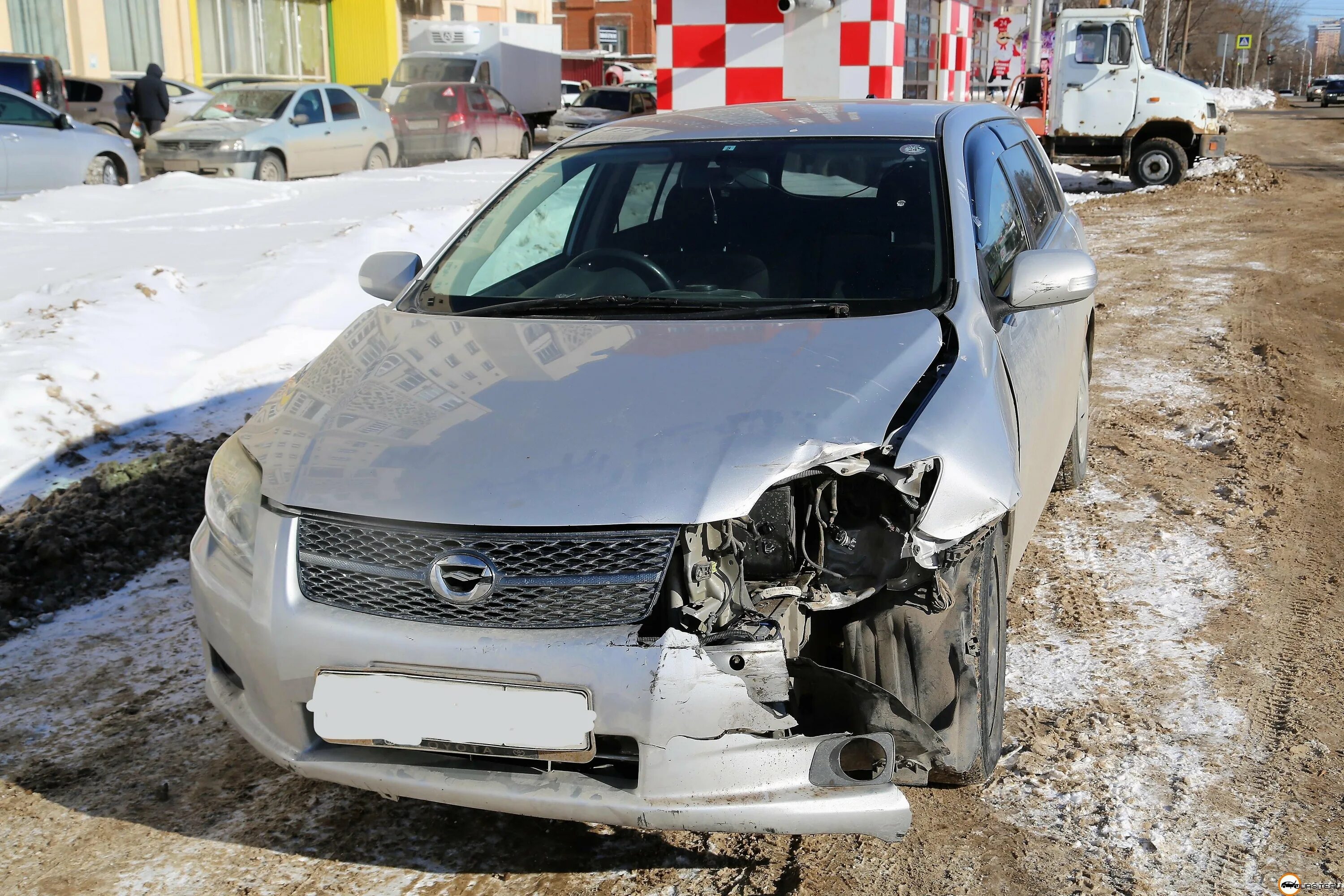 Купить разбитую машину. Тойота Королла 2008 Разбитая. Toyota Corolla 2008 битая. Разбитая Тойота Королла. Тойота Королла Филдер Разбитая.