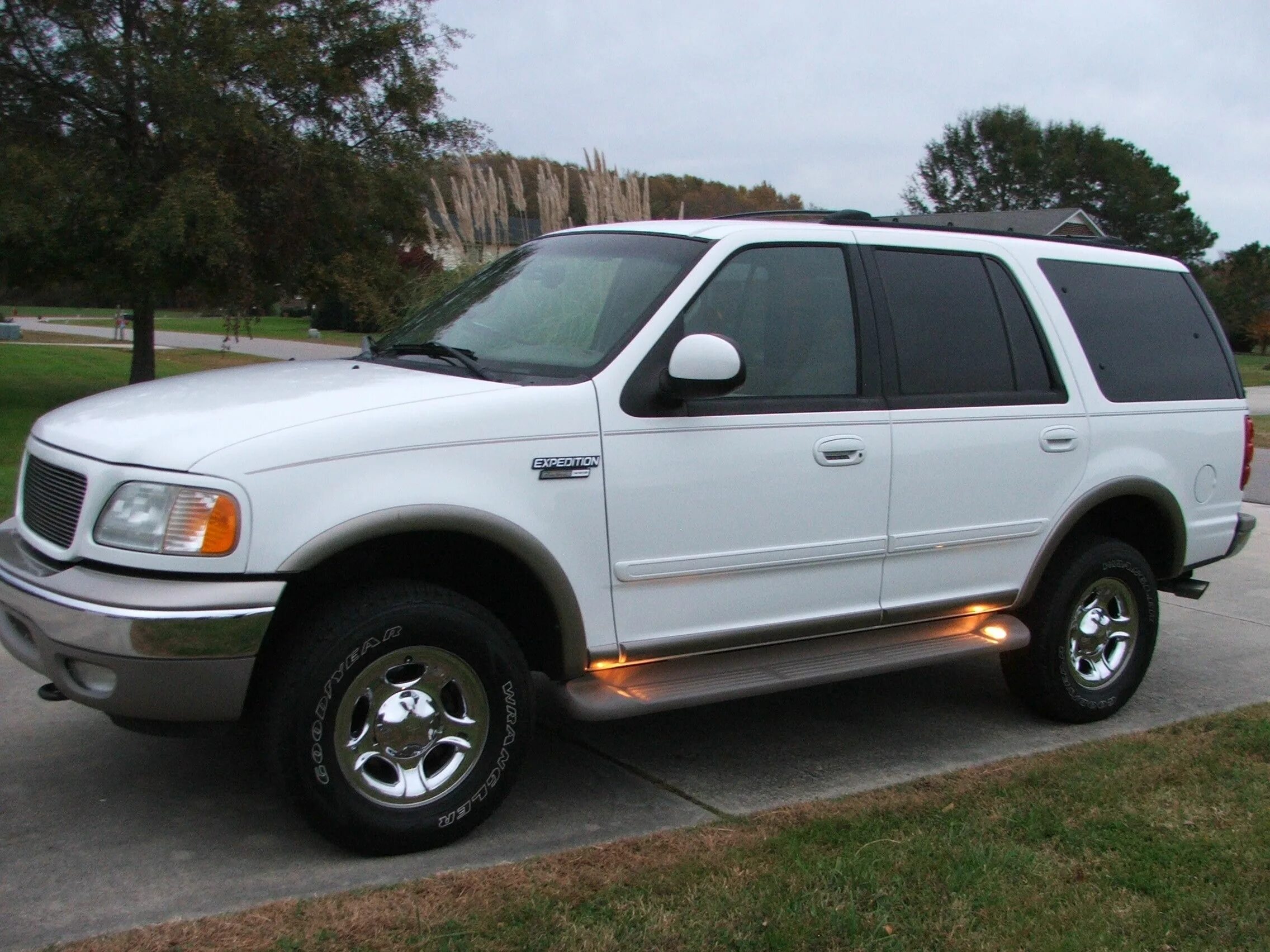 Ford expedition 2001 года. Ford expedition 2001 года. Ford expedition 2001. Форд экспедишн 2001. Ford expedition 2001.