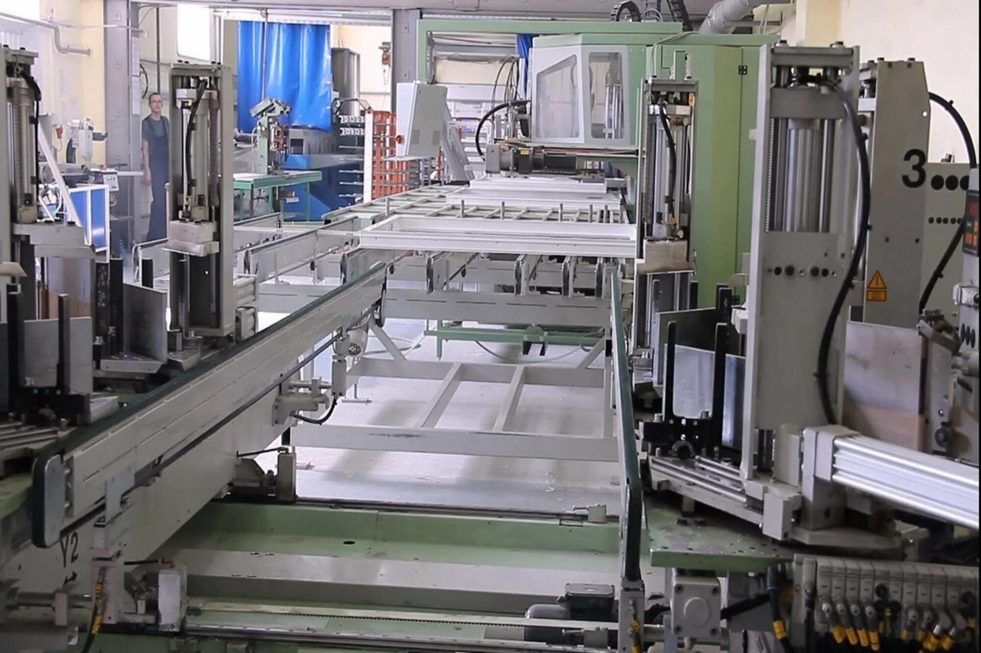 Изготовления пвх. Цех пвх окон. Экструзионный инструмент для производства профиля пвх 78х10 мм. Завод пластиковых окон. Производители окон.