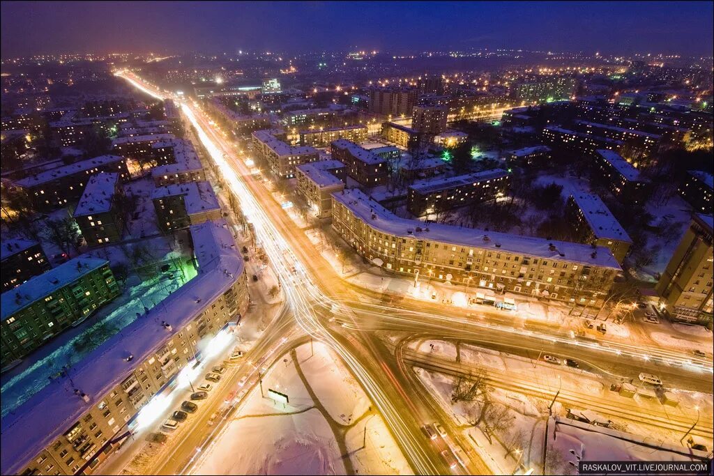Красный проспект сколько. Красный проспект Новосибирск. Красный проспект Новосибирск панорама. Улица красный проспект Новосибирск самая длинная в мире прямая. Красный проспект Новосибирск ночью.