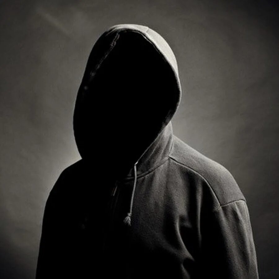 Бандит с битой. Парень в капюшоне. Маска инкогнито. Алексей лисовский. Михаил литвин блоггер.