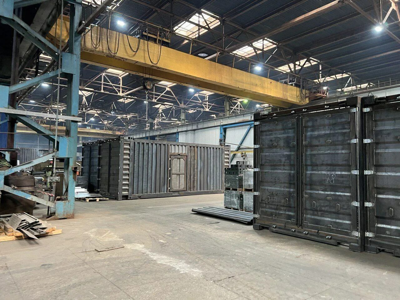 Блок-бокс ктп сэндвич. Завод в контейнере. Производство контейнеров. Дгу в контейнере. Оборудование с контейнерами.